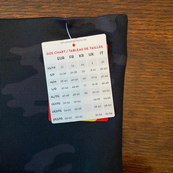 SPANX Dark Camo Leggings - Size XS - NWT - Picture 3 of 4